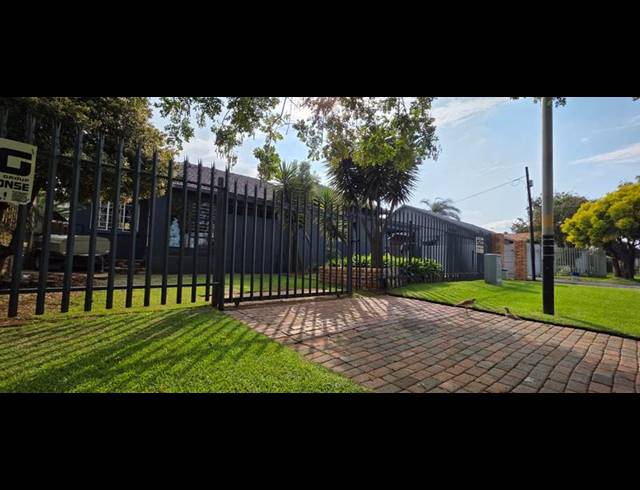 5 BEDROOM HOUSE FOR SALE IN FLORENTIA